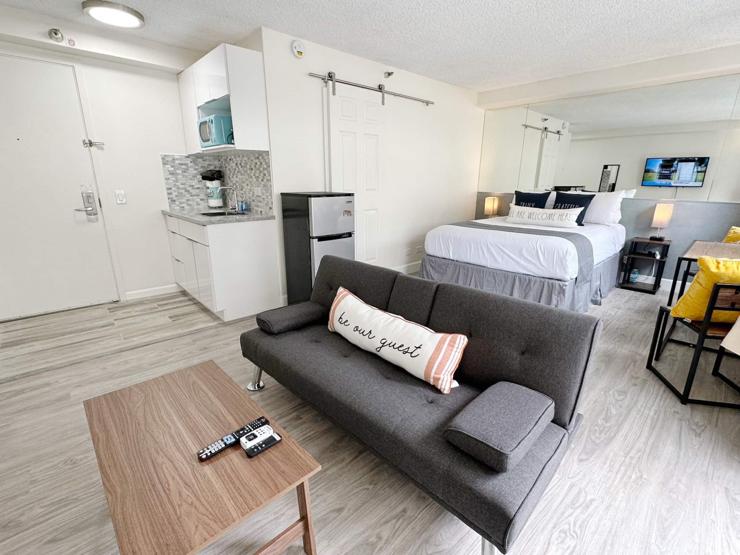 Condo in Honolulu · ★4.76 · Studio · 2 beds · 1 bath - Image 27