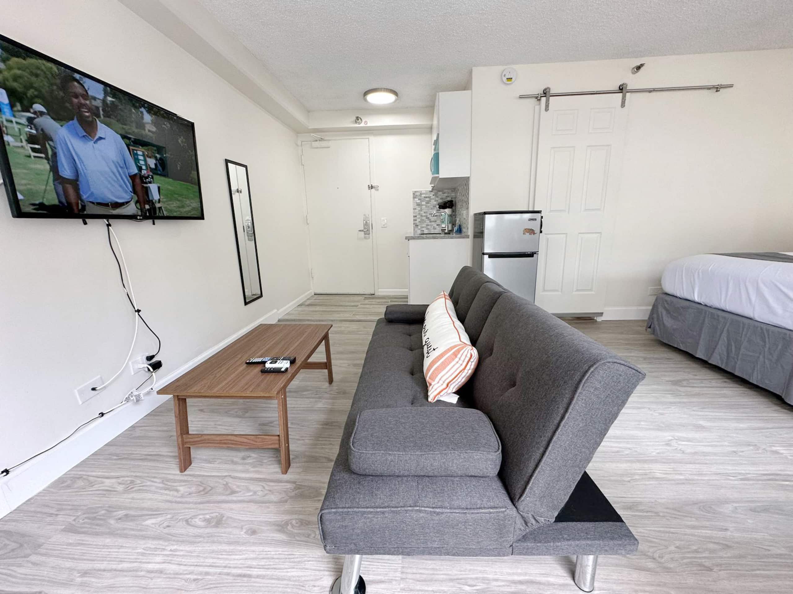 Condo in Honolulu · ★4.76 · Studio · 2 beds · 1 bath - Image 3