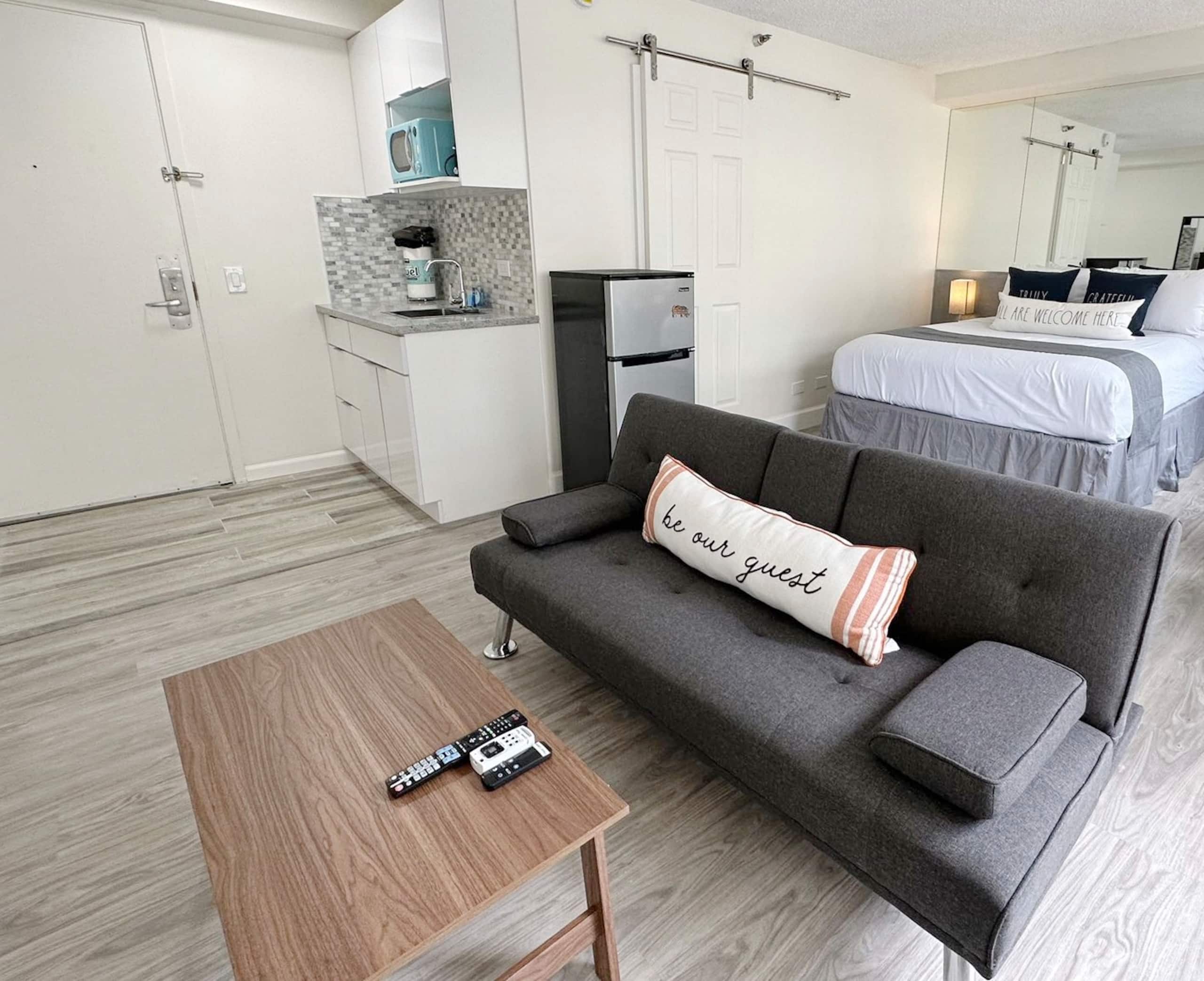 Condo in Honolulu · ★4.76 · Studio · 2 beds · 1 bath - Image 9