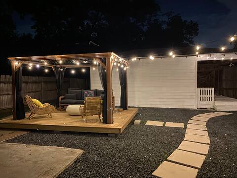2bed/2bath steps away from coffee, food, shops