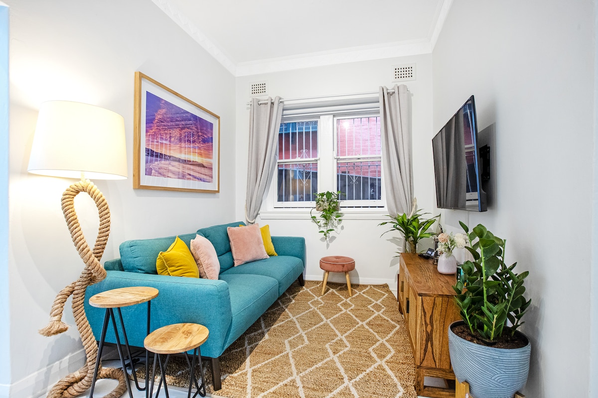 Popular Airbnb listing: Bondi Beach Bliss coastal 2BR, 400m to Sand & Surf in Bondi