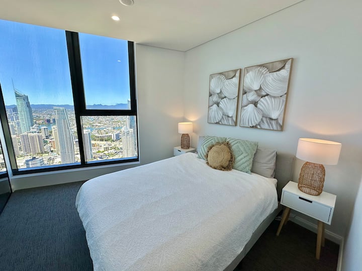 Спална соба 2 - спална соба со брачен кревет (широк 150-179 см)