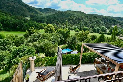 House in the Verdon Gorges. Swimming pool/Nordic bath