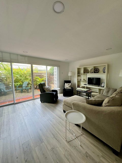 West Moorings by the Sea: Cozy Townhouse