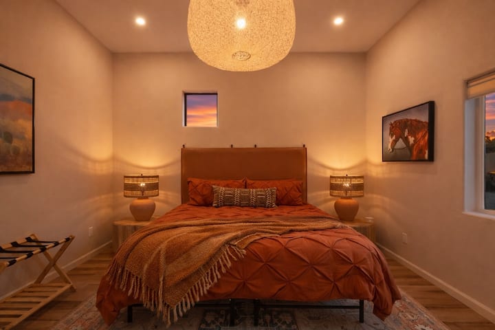 After a day exploring the red rocks, sink into a spacious king bed and unwind. With 5 kings, 1 queen, and 2 single floor mattresses, the home comfortably accommodates groups who want room to relax, recharge and plan tomorrow’s adventure.