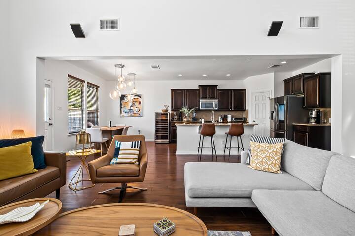 Stunning well decorated house ! gallery image 4