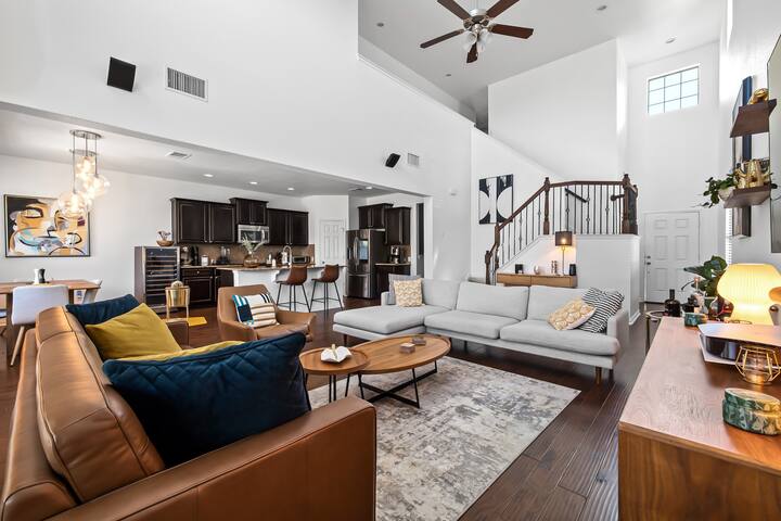 Stunning well decorated house ! gallery image 3