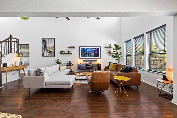 Stunning well decorated house ! gallery image 2