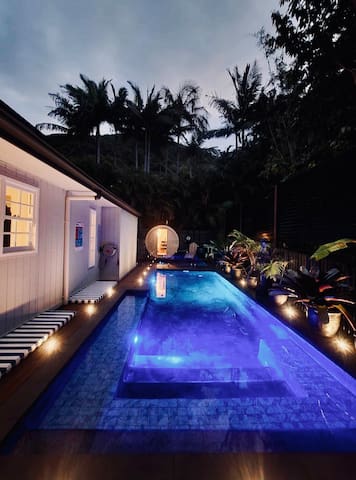 Spacious New Reno- Natural Pool- Sauna- Fire place