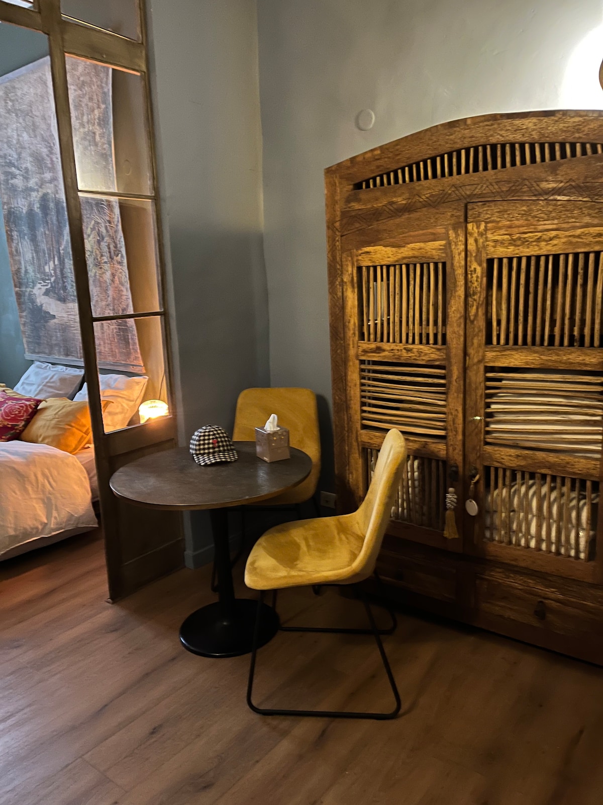 Popular Airbnb listing: Balinese-style studio in the historic center in Aix En Provence