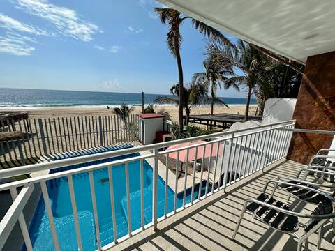 On the beach with a cook and discount on Sundays to Thursdays