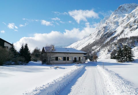 Top performing Airbnb: Hideaway in Sils-Maria (Engadin) in Sils Im Engadin/Segl