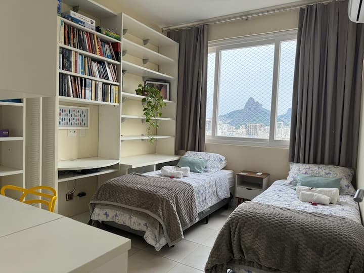 La habitación se puede preparar en la configuración doble.