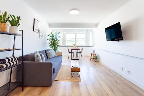 Top Airbnb: Beachfront Caparica • 1-Min Walk to the Beach • AC em Costa Da Caparica