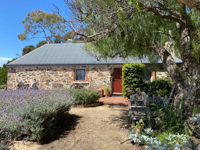 Bluff Cottage – Beachfront, Heritage listed.