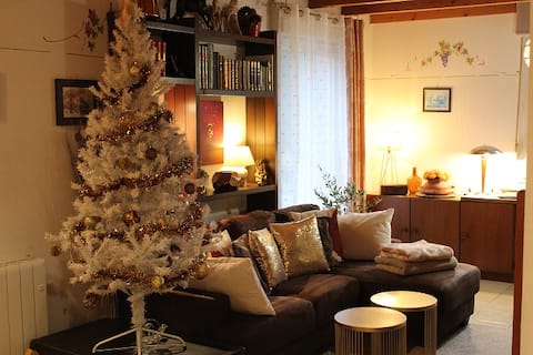 2 bedroom accommodation in a cottage