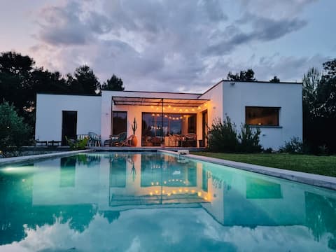 Bohemian villa in the garrigue near Uzes