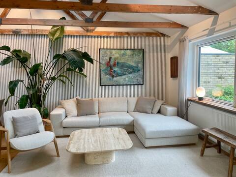 Top performing Airbnb: Family house with heated pool and garden room, 10 pers. in Rudersdal