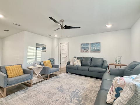 Close to OWA, Beach, Wharf, Airport, Pet Friendly!
