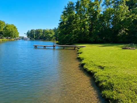 Lakeshore Lookout: Lakefront Home Lake Greenwood