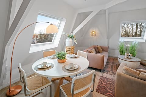 Stylish-loft near city center and park