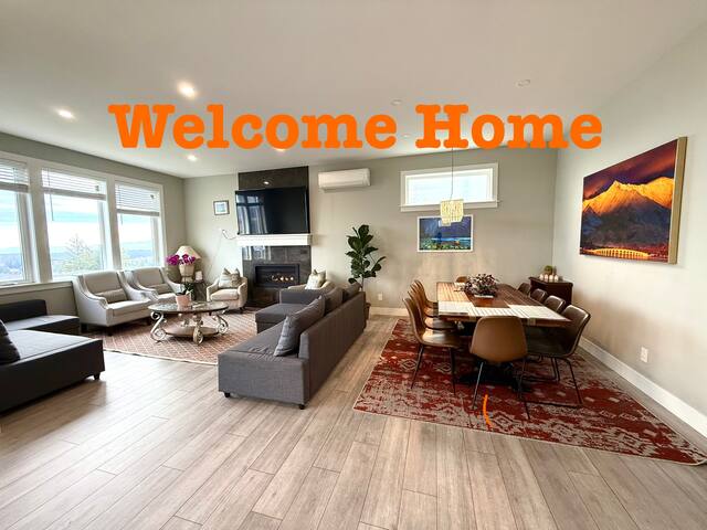 Luxury New Home w/Great View gallery image 2