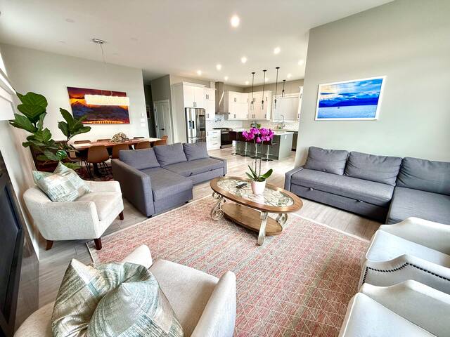 Luxury New Home w/Great View gallery image 4