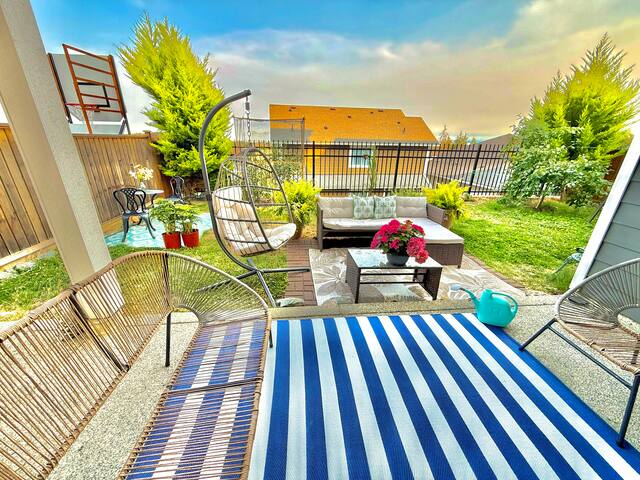 Luxury New Home w/Great View gallery image 5