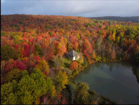 Secluded 3BR Lakefront Catskills Pyramid House