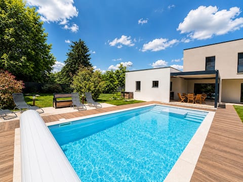 La Californienne - pool, 8 minutes from the circuit