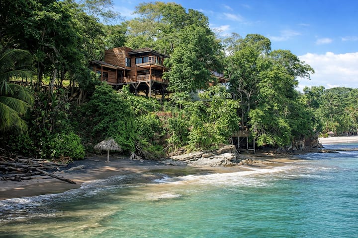 Beachfront Big Villa - Island Oasis in Saboga
