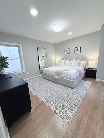 New luxurious 3 BR 2.5BA Duplex W/Backyard gallery image 5