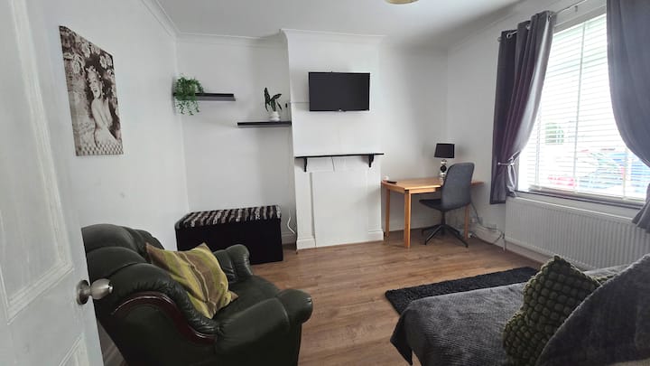 Mayfield | Roomy 2 Bed Slp 7 Gosport Town House - Portsmouth