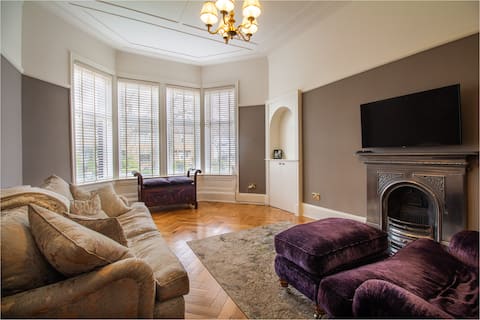 Top performing Airbnb: “Better than a hotel” | Luxury West End Flat in Victoria Park