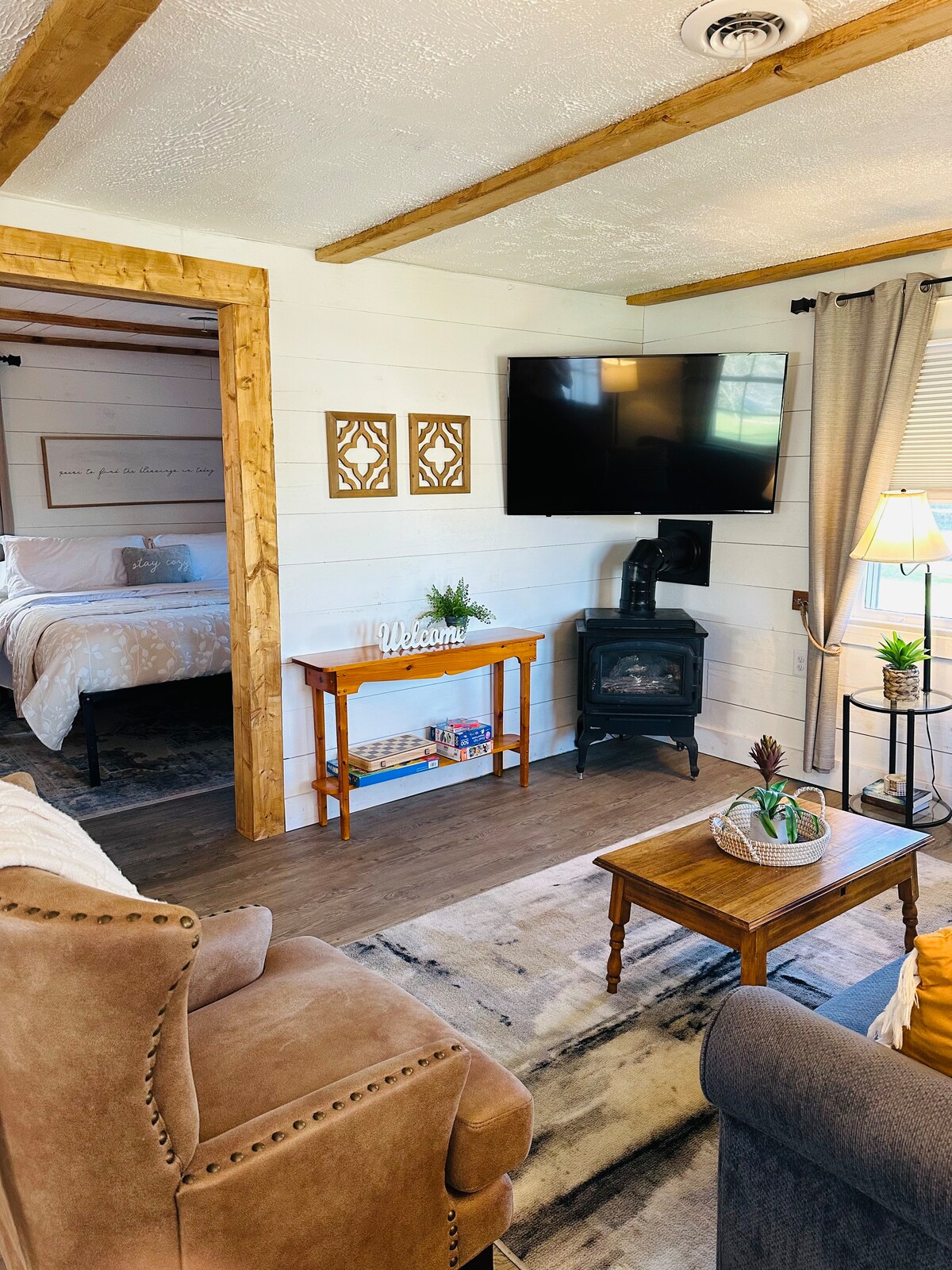 壁炉仅用于装饰目的。 无法使用。