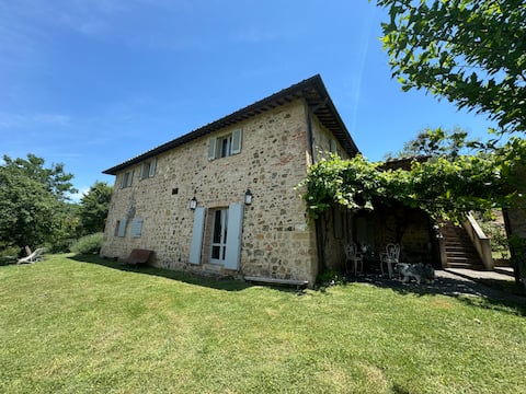 Elegant farmhouse overlooking Pienza
