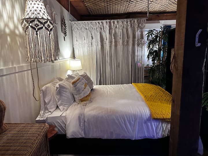 Nice comfortable queen hybrid mattress!