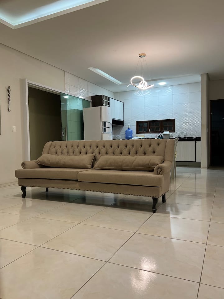 Spacious 3-bedroom house with A/C, 2-parking-space garage, downtown.