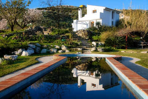 Top Airbnb: La Bolina. Infinity Pool With Mountain & Sea Views en Torrox