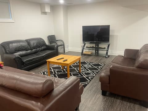 Popular Airbnb listing: Spacious Guest Suite near 401 with parking in Oshawa