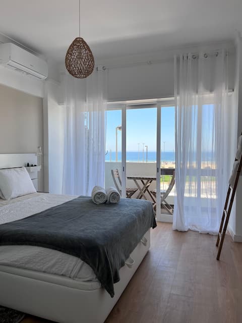 The View - Beach Front Apartment