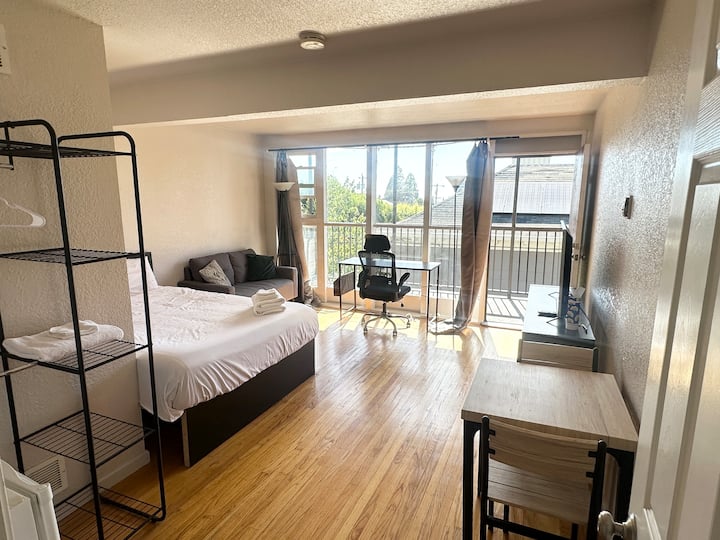 Rg1- Large Room Near Cal, Private Entrance - Berkeley, CA