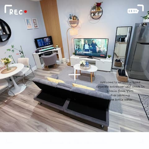 Top performing Airbnb: €CozyPrivateSuite/FreePark/10minYVR/NightMarket/AC in Richmond
