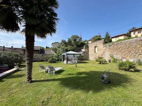 "Le Charles IX" character cottage