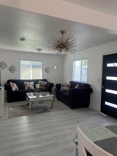 Brand new house 14 min from Disneyland