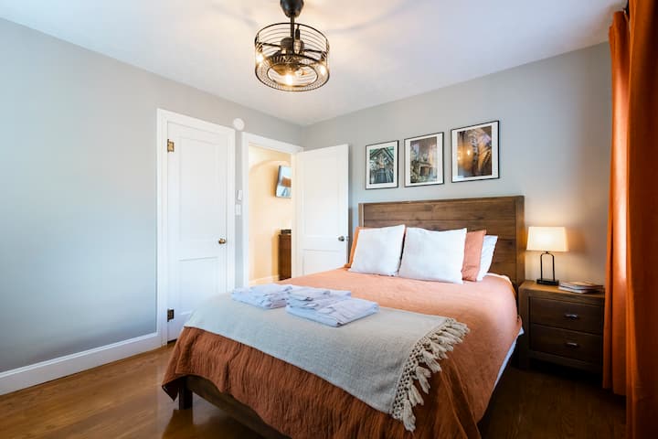 We can't forget the reason you are here, BOURBON! The bourbon room showcases the magic of the still, and the many distilleries across the bluegrass state, while welcoming you to a comfortable and quiet room to rest up for tomorrow's adventures.