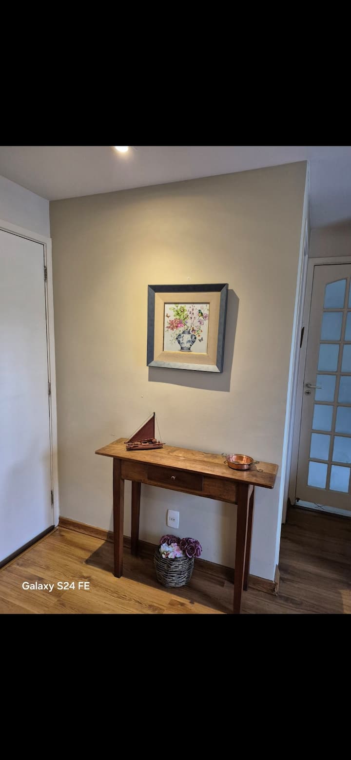 Dhoma e ndenjjes dhe dhoma e ngrënies 