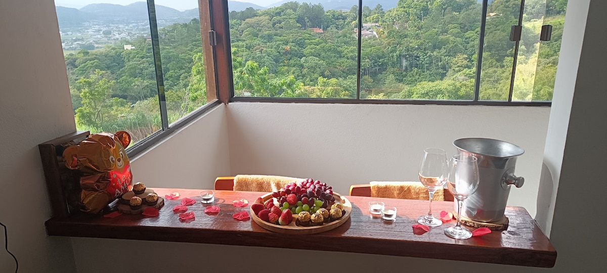 Imóvel de sucesso: Entire house with a view of the mountains em Santo Amaro Da Imperatriz