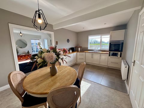 3 Bedroom 2 Bathroom House / Annex