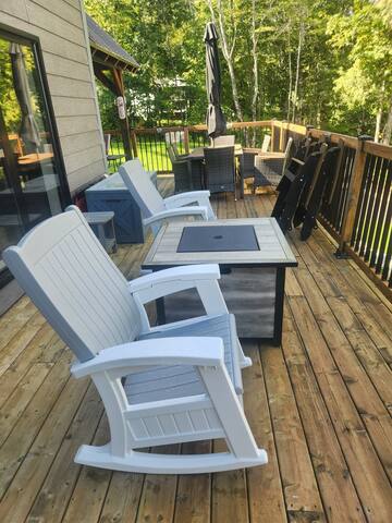 Cottage on North Lake gallery image 3